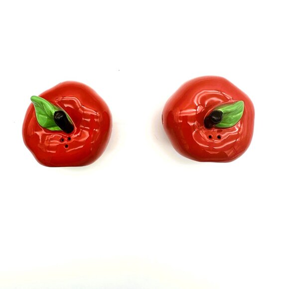 NIB Disney Snow White & Prince Charming Apple Magnetic Salt & Pepper Shakers - Picture 11 of 12